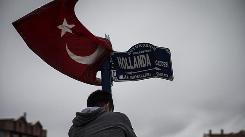 Hollanda'nın Ankara Büyükelçiliği önünde protesto