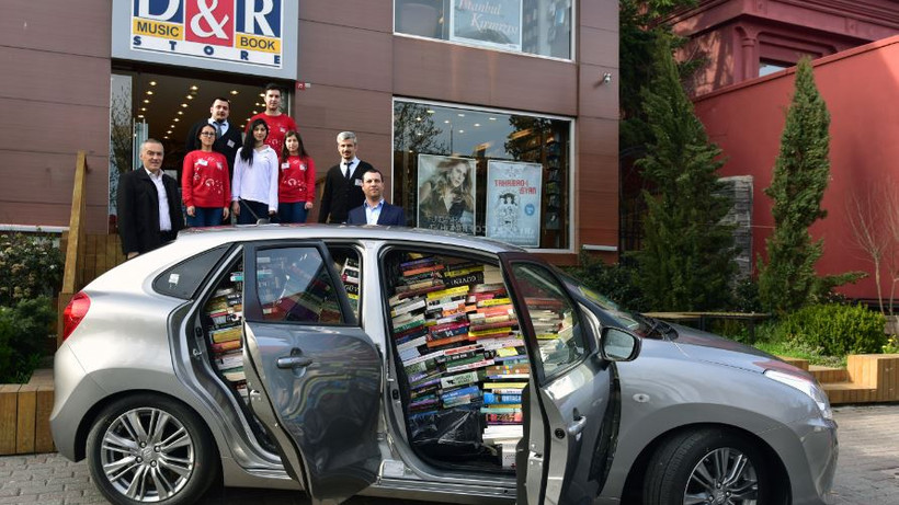 D&R’dan otomobil dolusu kitap sürprizi