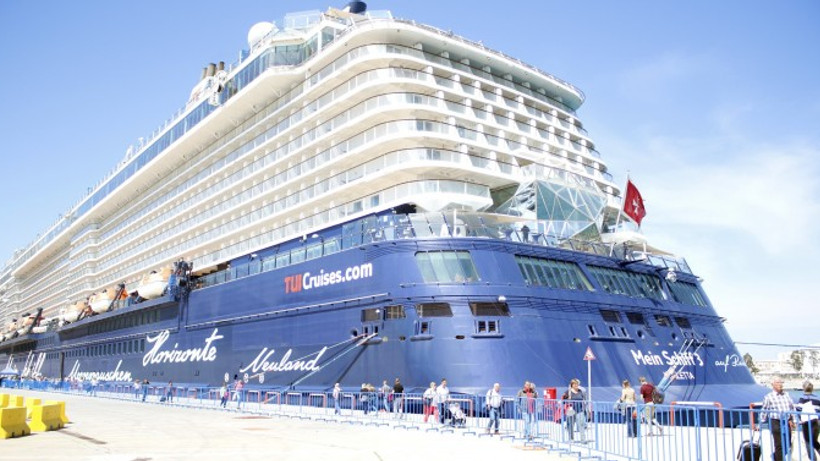 Sezonun ilk kruvaziyeri Antalya'ya geldi