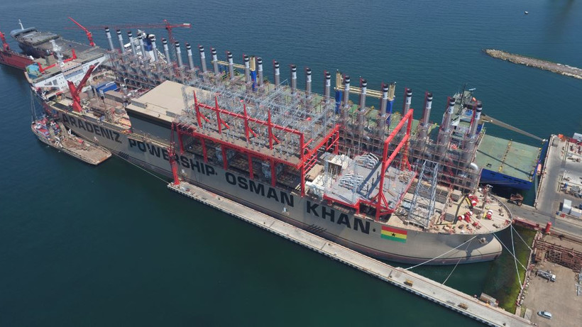 Dünyanın en büyük enerji gemisi Gana'ya yola çıkıyor