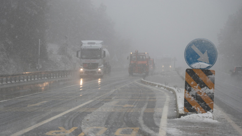 Bolu Dağı'nda kar yağışı