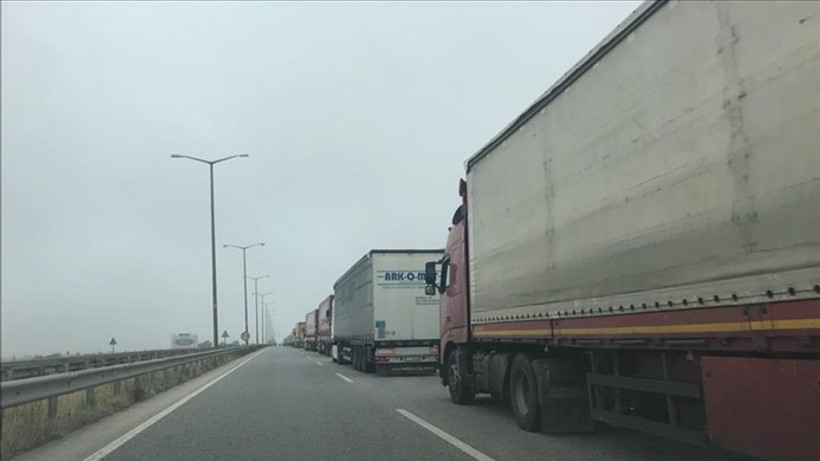Kapıkule'de TIR kuyruğu 12 kilometreyi buldu
