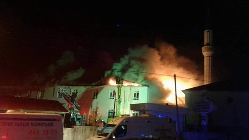Sarıveliler Devlet Hastanesi çatısında yangın