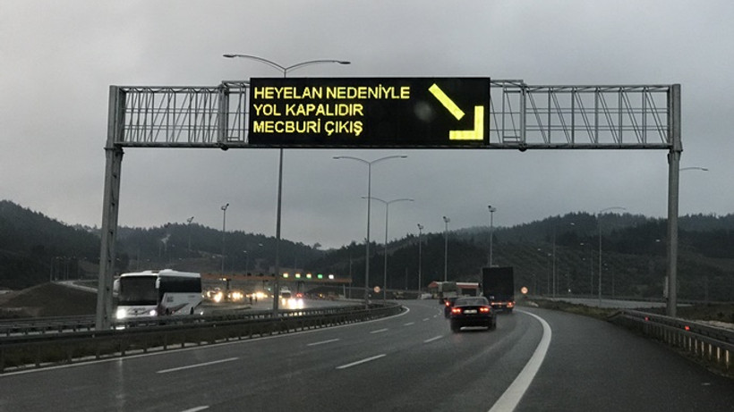 Gebze-Orhangazi-İzmir otoyolunun kenarında heyelan