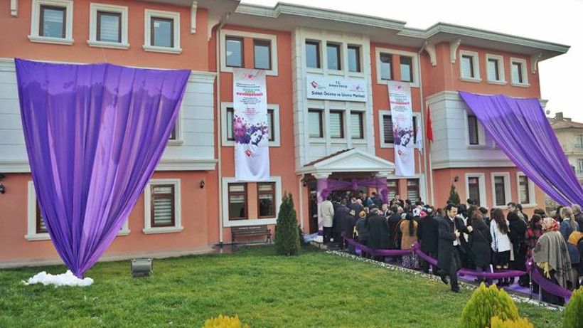 Şiddet mağduru 209 bin kişi ŞÖNİM'e başvurdu