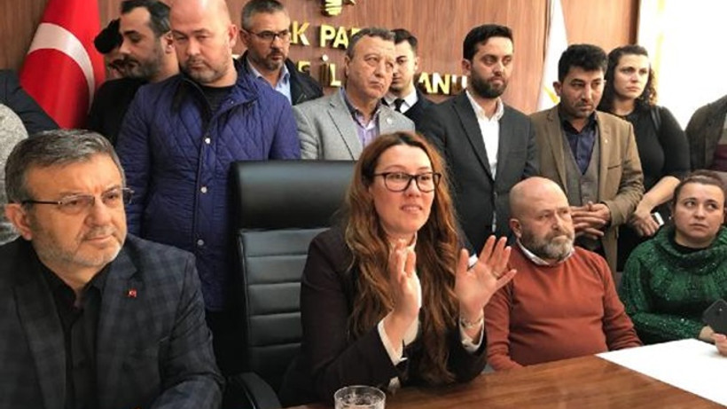 AK Parti'nin tek kadın il başkanı istifa etti