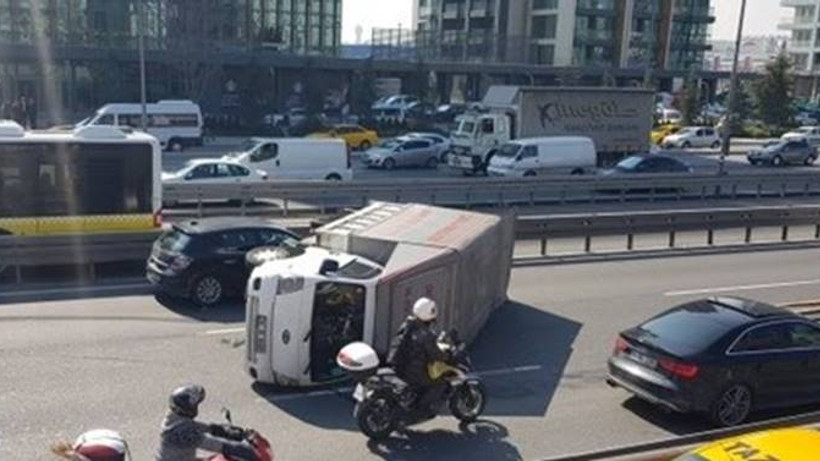 E-5'te trafik tamamen durdu