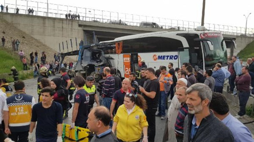 İzmit'te TEM yolunda zincirleme kaza