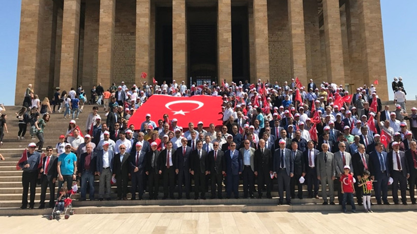 Türkiye Kamu-Sen Anıtkabir'i ziyaret etti