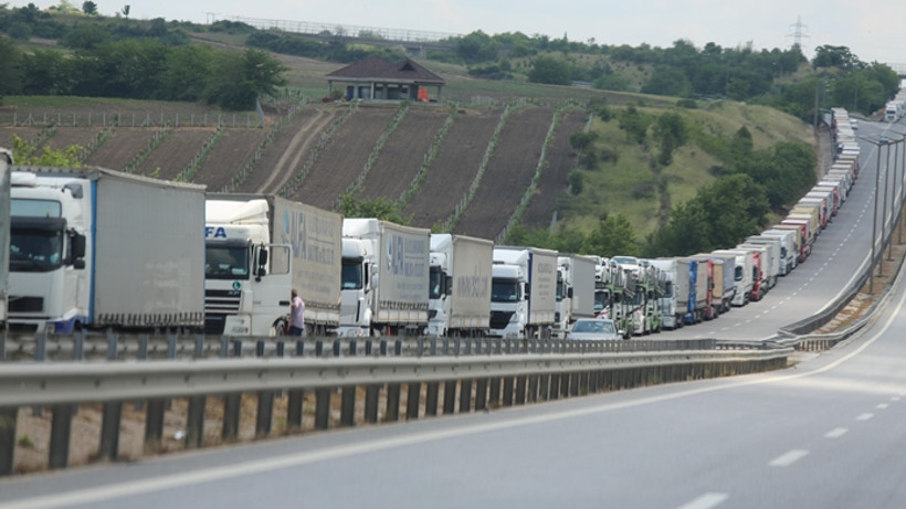 Kapıkule'de 15 kilometrelik TIR kuyruğu