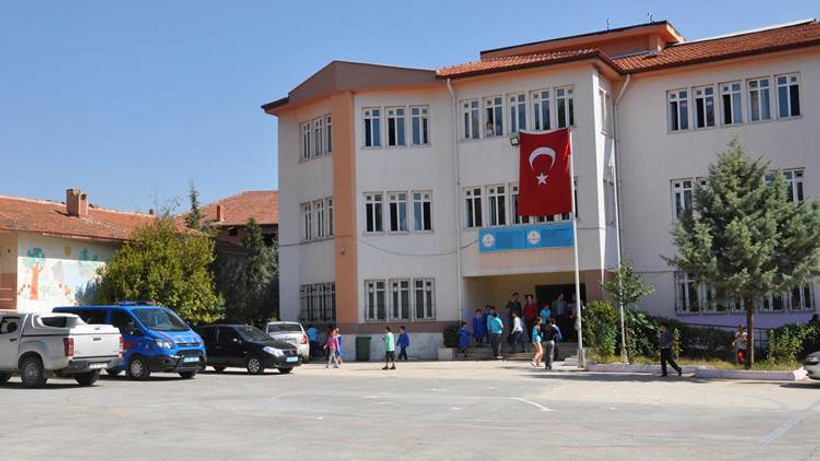 Riskli okulların çevresi "kamera" ile izlenecek