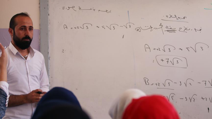 Afrin merkezde teröristlerin durdurduğu eğitim yeniden başladı