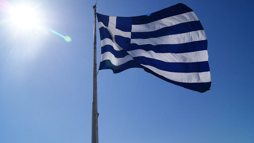 S&P Yunanistan'ın kredi notunu yükseltti