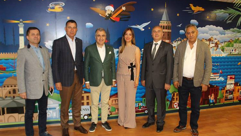 Dernekleşen hazır giyimci, yabancı zincir satın alacak