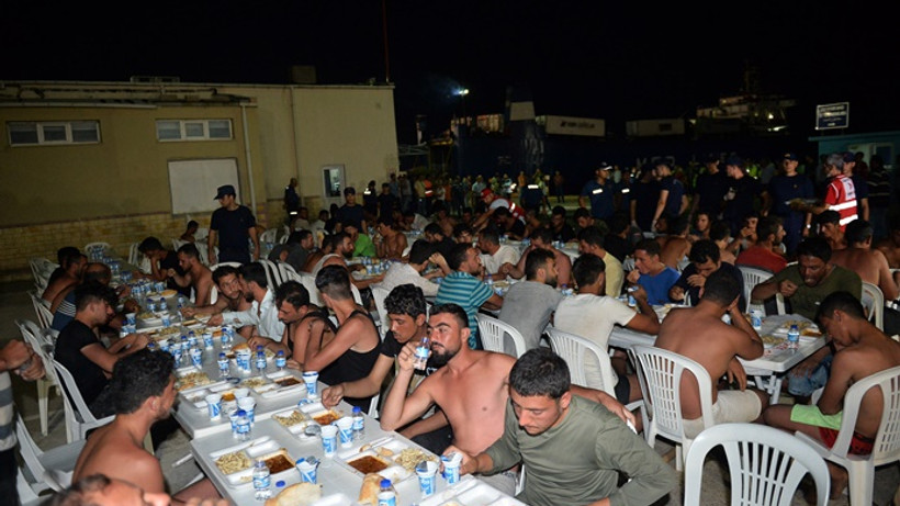 KKTC açıklarında kurtarılan 102 göçmen Mersin'e getirildi
