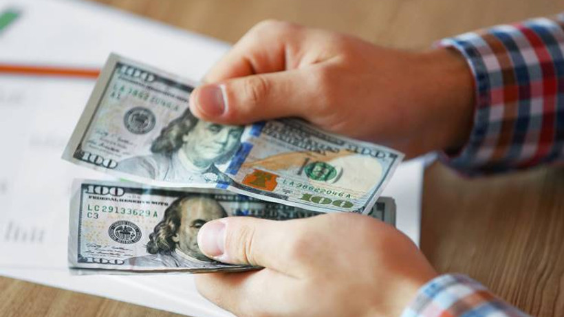 Dolar 4.72'ye çıktı