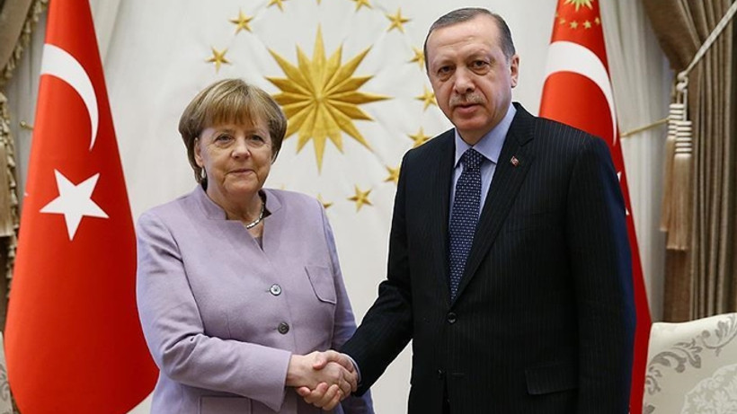 Erdoğan ile Merkel telefonda görüştü