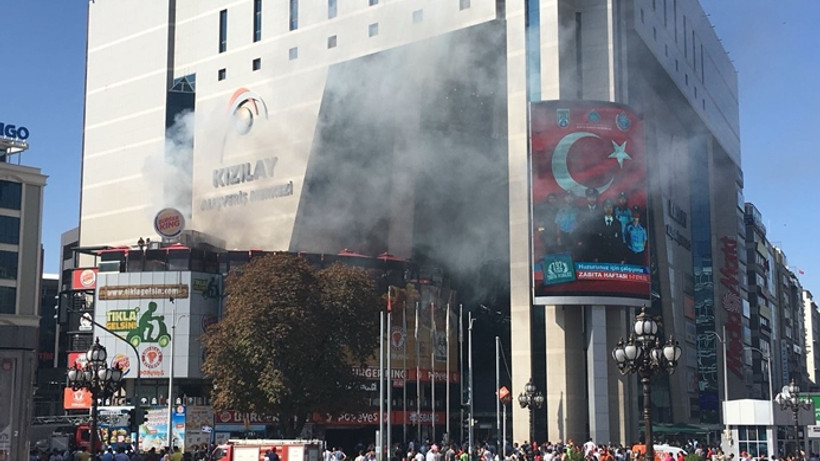 Ankara’da AVM’de korkutan yangın