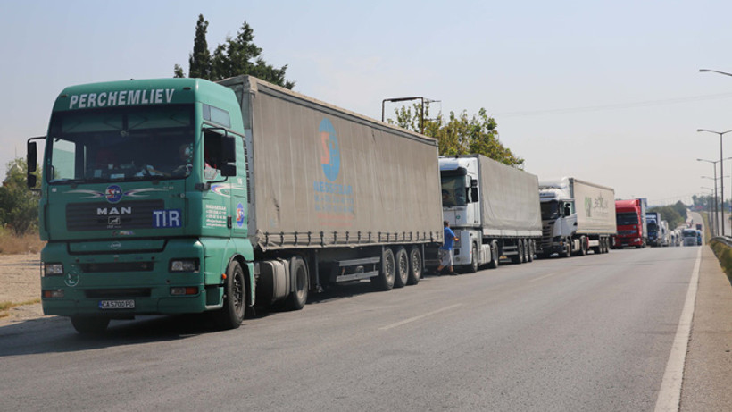 Kapıkule'de 10 kilometrelik TIR kuyruğu