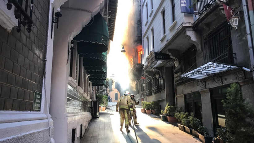 Beyoğlu'nda yangın: 4 ölü