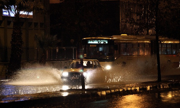 İzmir'i sel aldı - Sayfa 2