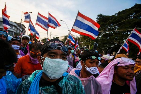 Tayland'da yönetim karşıtı gösteriler devam ediyor - Sayfa 1