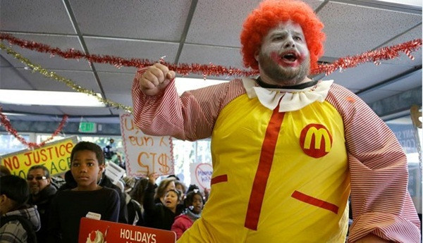 Fast food çalışanları ayaklandı - Sayfa 1