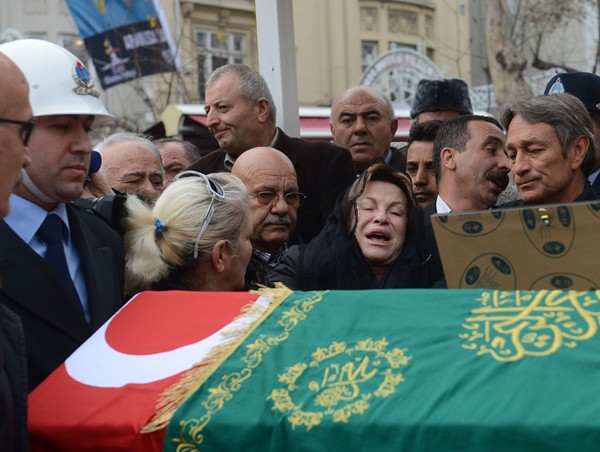 Adnan Şenses son yolculuğuna uğurlandı - Sayfa 3