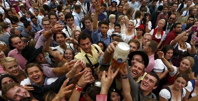 6 milyon kişi 7 milyon litre bira içecek - Sayfa 4