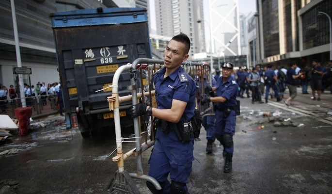 Hong Kong'da barikatlar böyle kaldırıldı - Sayfa 3