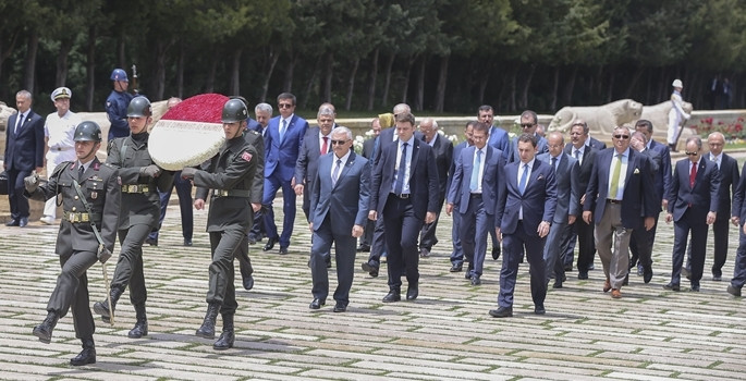 65. Hükümet üyelerinden Anıtkabir ziyareti - Sayfa 1