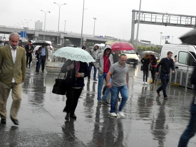 İstanbul güne yağmurla uyandı - Sayfa 1