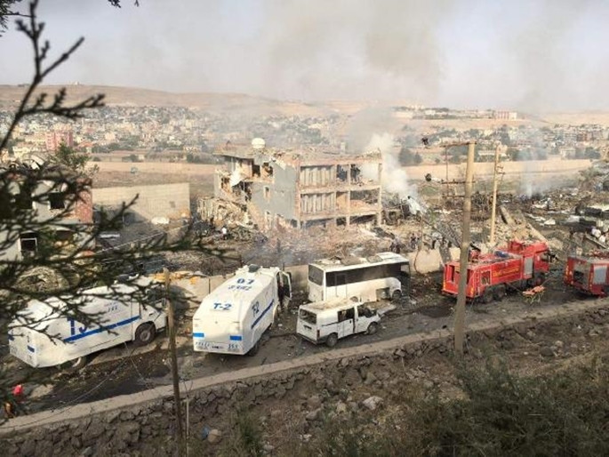 Cizre'de polise bombalı saldırı - Sayfa 3