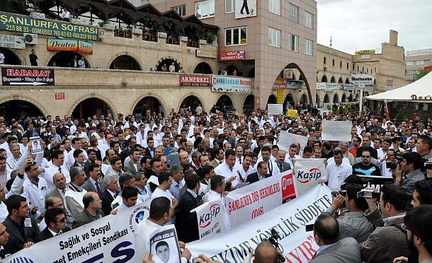 Sağlık emekçileri meydanlara indi, "Bakan yeter" dedi - Sayfa 1