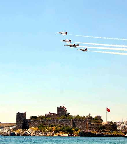 Türk Yıldızları yine büyüledi - Sayfa 1