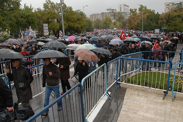 Halk Ata'sına koştu - Sayfa 4