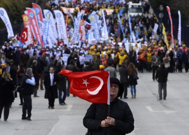 100 bin memur bugün iş bıraktı - Sayfa 1