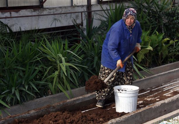 Kadınlar doğaya yeşil makyaj yapıyorlar - Sayfa 2