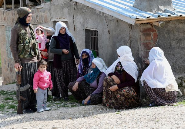 Geçici köy korucusu anneler - Sayfa 1