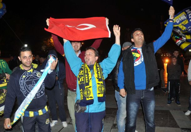 Fener taraftarının yarı final coşkusu - Sayfa 2