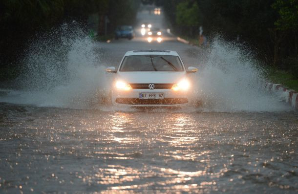 Antalya'yı sel vurdu - Sayfa 1