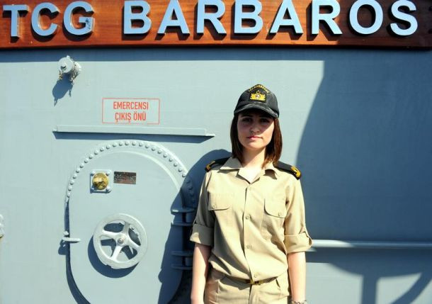 Barbaros Fırkateyni'nin kadın subayları - Sayfa 1