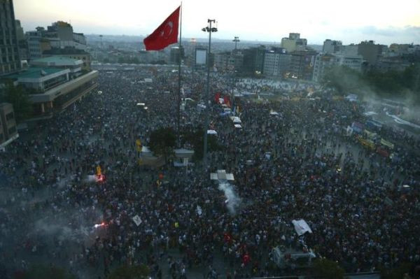 Taraftar Taksim'e yürüdü - Sayfa 1