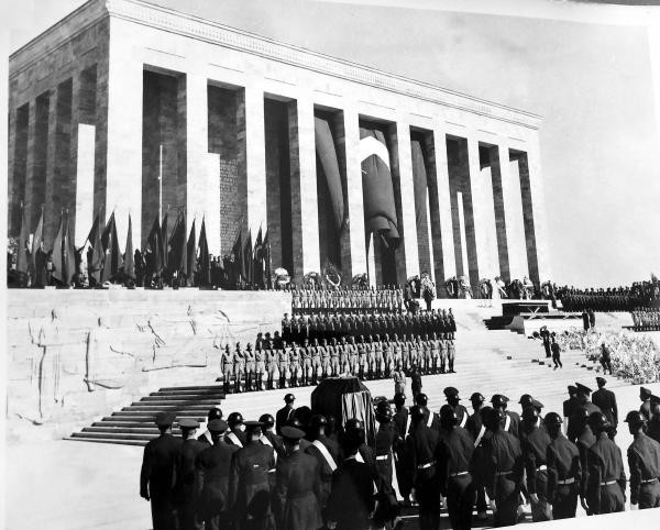 Atatürk'ün cenazesinden hiç görünmeyen fotoğraflar - Sayfa 1