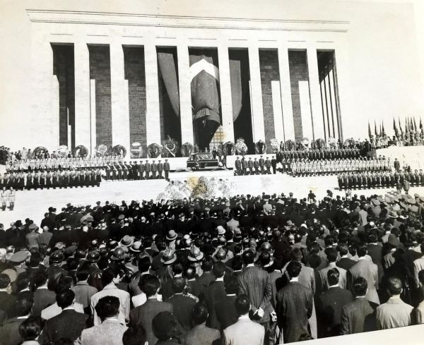 Atatürk'ün cenazesinden hiç görünmeyen fotoğraflar - Sayfa 3