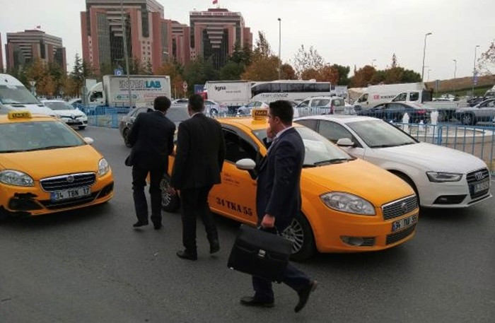 Bakan Zeybekci trafiği taksiyle atlattı - Sayfa 1