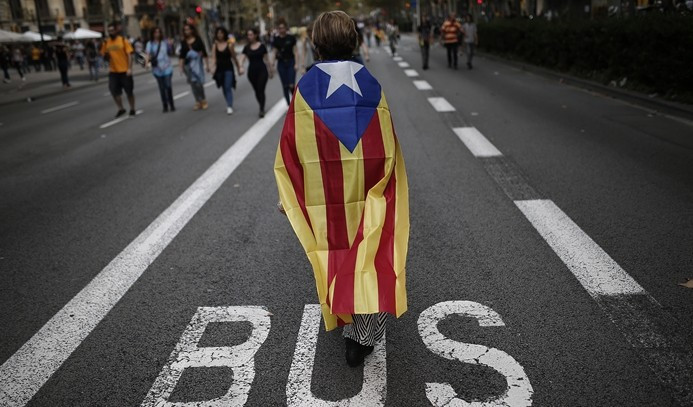 Katalonya'da halk sokaklara döküldü - Sayfa 1
