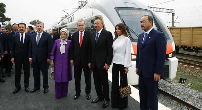 Bakü-Tiflis-Kars Demiryolu'nda ilk tren yola çıktı - Sayfa 4