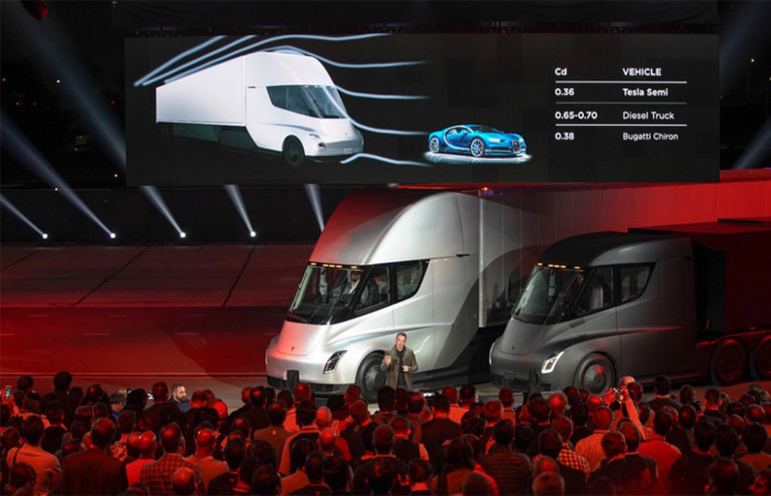 Tesla'dan elektrikli TIR ve yeni spor araba