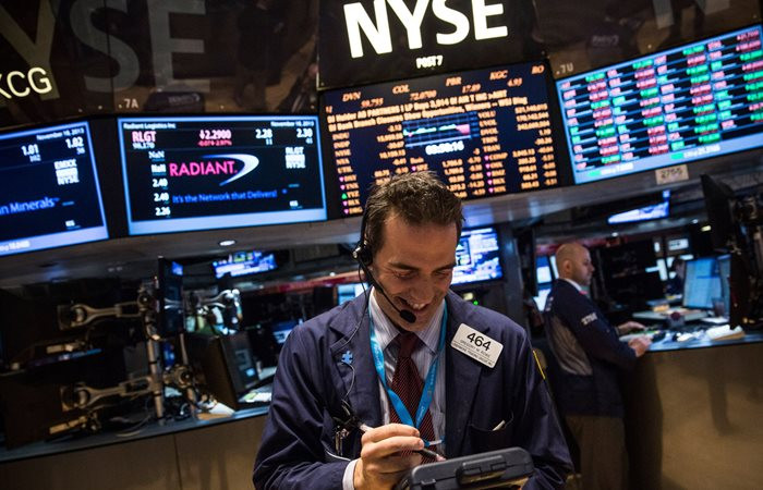 Dow Jones tarihinde ilk kez 24 binin üstünde kapandı